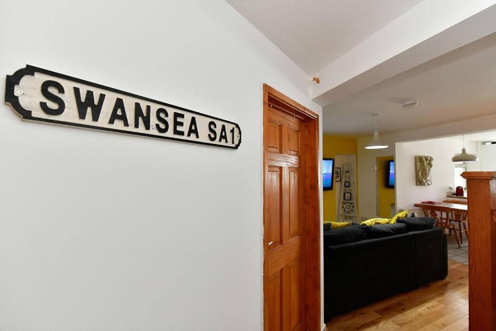 Host & - Oxford Street House * Swansea
