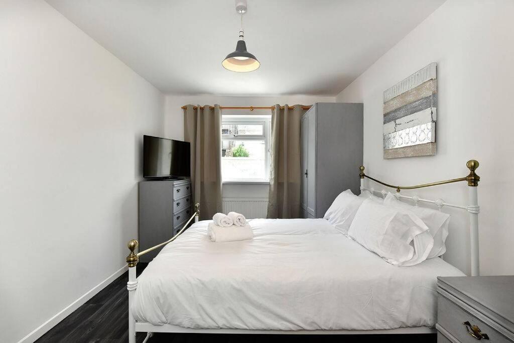 Host & - Oxford Street House * Swansea